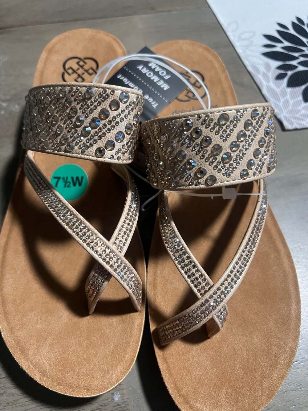 Daisy Fuentes Women's Rhinestone Thong Memory Foam Wedge Sandals Size 7.5W